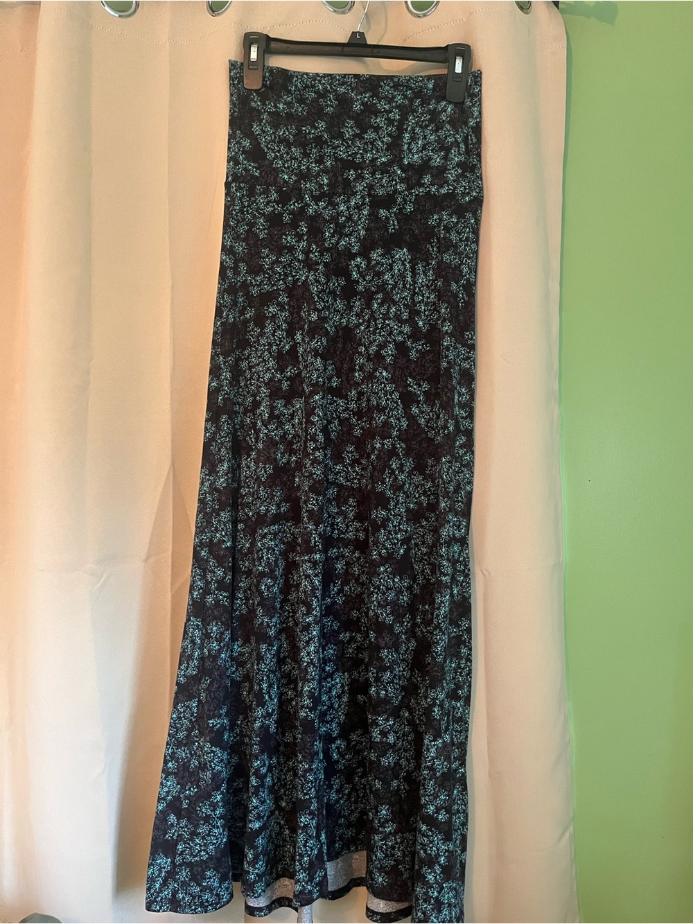 LuLaRoe Maxi Skirt **Size XS** Color teal floral design. Like new